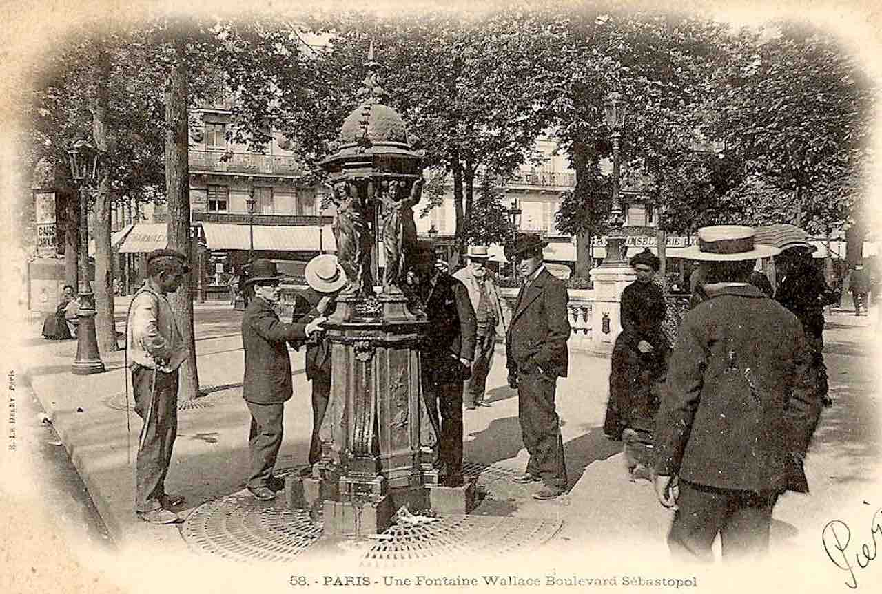 Fontaine-Wallace bd de Sébastopol.jpg